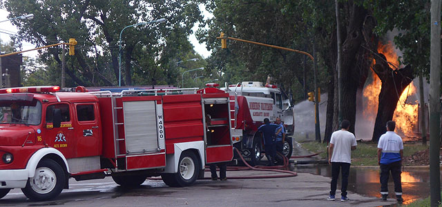 Temor en Burzaco: fuga de gas, explosión e incendio - InfoRegión