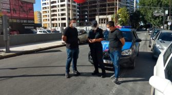 policia en la calle cuarentena