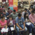 Jóvenes buscan empleo