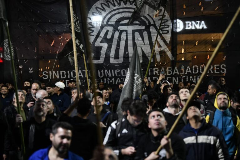El SUTNA moviliza a Plaza Mayo contra el lock out en FATE