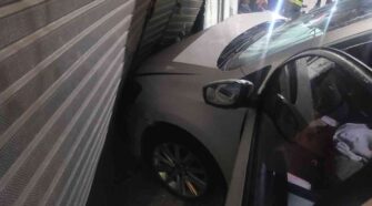 Claypole: Un auto se incrustó en un local