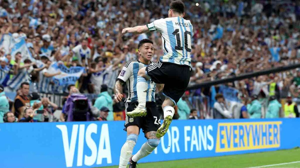 Enzo Fernández y Lionel Messi, autores de los goles de Argentina