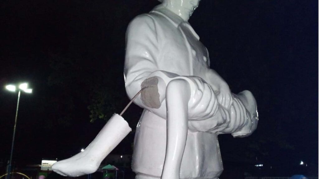 vandalizaron el busto de alfonsín