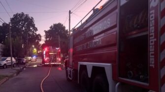 Se prendió fuego una fábrica de calzado en Banfield