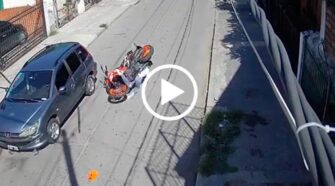 Manejaba una moto robada en Lanús: chocó y murió