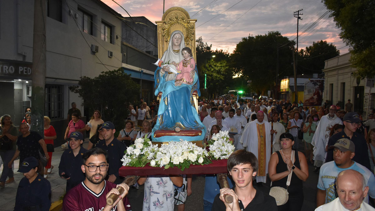 Luego de tres años, volvió la procesión con la Virgen en Lomas de Zamora