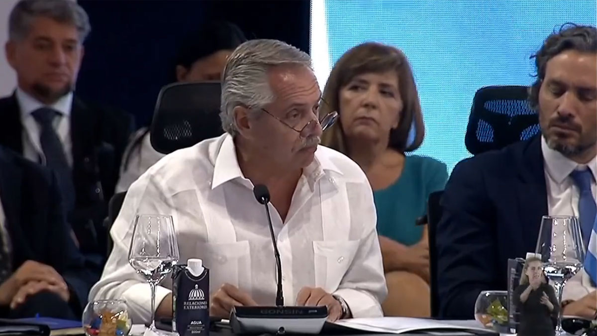 En la Cumbre Iberoamericana, Alberto Fernández denunció los sobrecargos "abusivos" del FMI