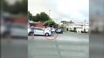 auto atropella mujer en lanus