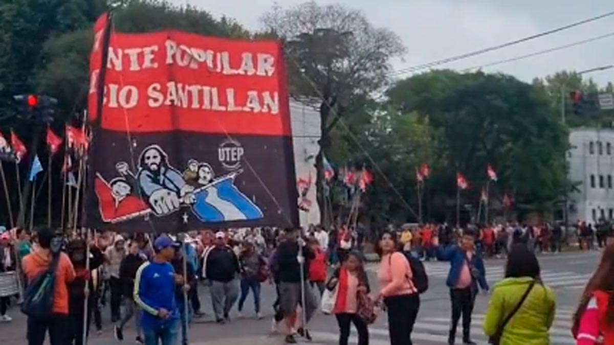 Protesta del Frente Popular Darío Santillán por recortes en comedores