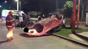 Choque y vuelco en San José