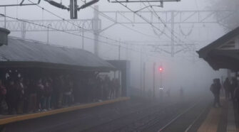 Niebla tren roca