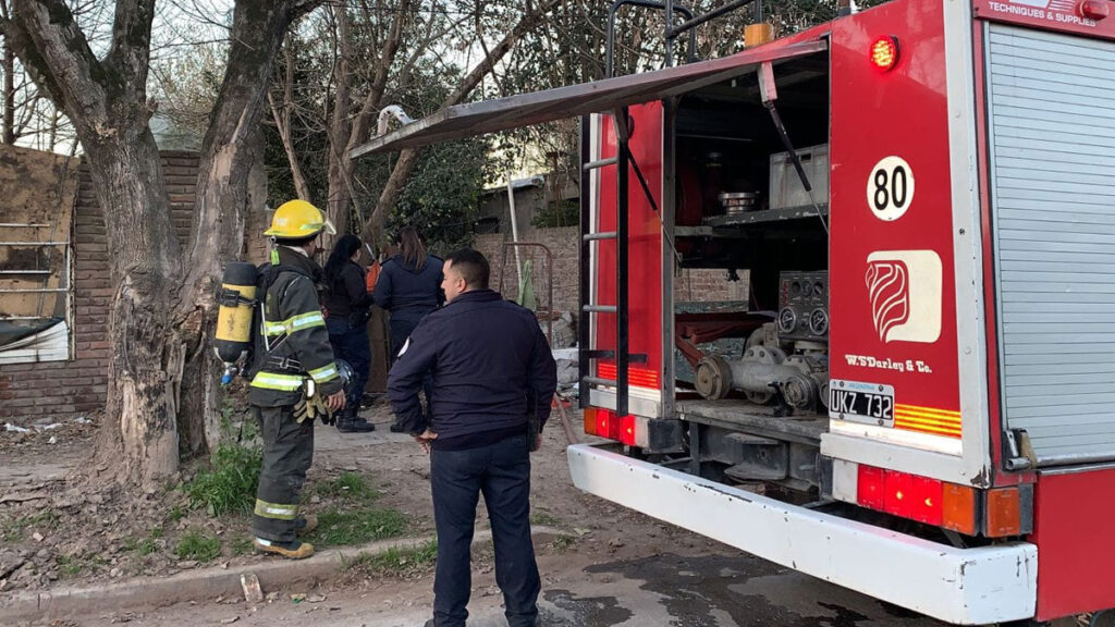 El fuego arrasó con una vivienda en Longchamps