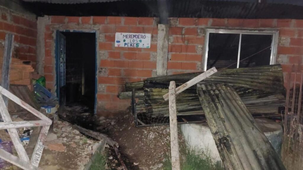 Se prendió fuego un merendero de 9 de Abril