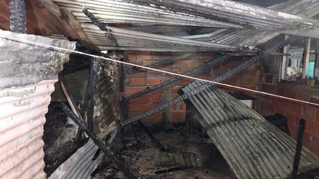 Se prendió fuego un merendero de 9 de Abril