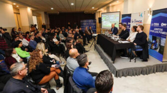 Costa presentó créditos en Lomas de Zamora