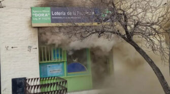 Se prendió fuego una agencia de lotería en Lanús