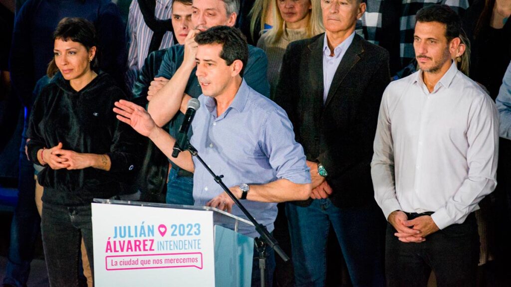 De Pedro y Máximo acompañaron el lanzamiento de campaña de Julián Álvarez en Lanús