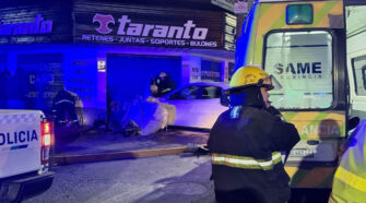 Monte Grande: choque entre dos autos y un peatón atropellado