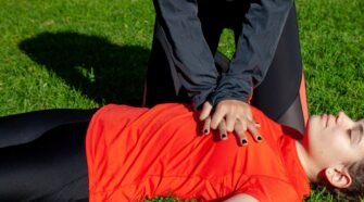 Taller de RCP dictada por los Bomberos Voluntarios de Lomas de Zamora