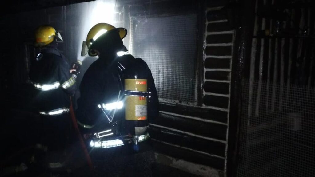 Se prendieron fuego dos casa en Longchamps