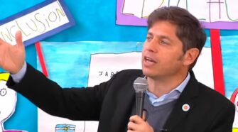 En Lomas de Zamora, Kicillof pidió "que nunca más vuelvan el odio y la violencia política"