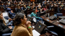 Charla sobre democracia y escuelas en la Legislatura