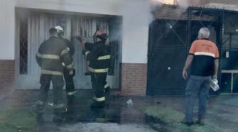 Un cortocircuito provocó un incendio en una casa de Lanús