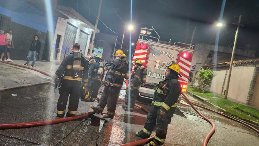 Incendio en una fábrica de trapos en Lanús