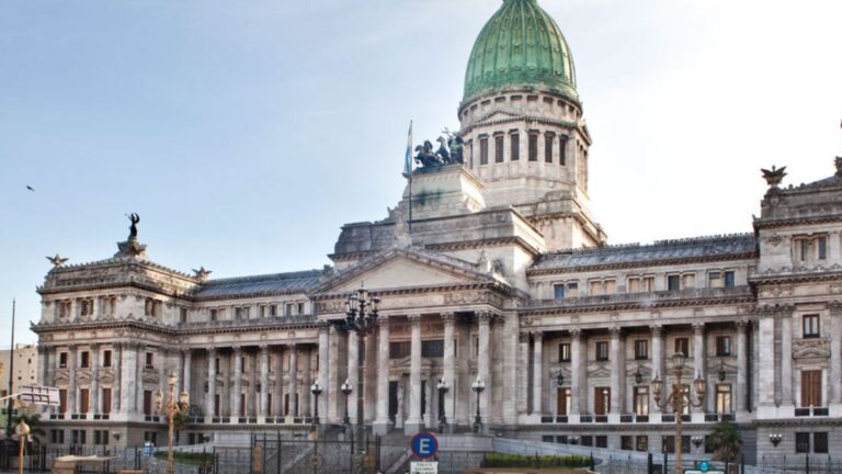 Desde las 14 el Senado debate la Ley de Inviolabilidad de la Propiedad Privada sin el articulo que proponía elevar el porcentaje de tierras rurales a extranjeros