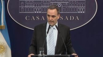 Adorni cruzó a la CGT