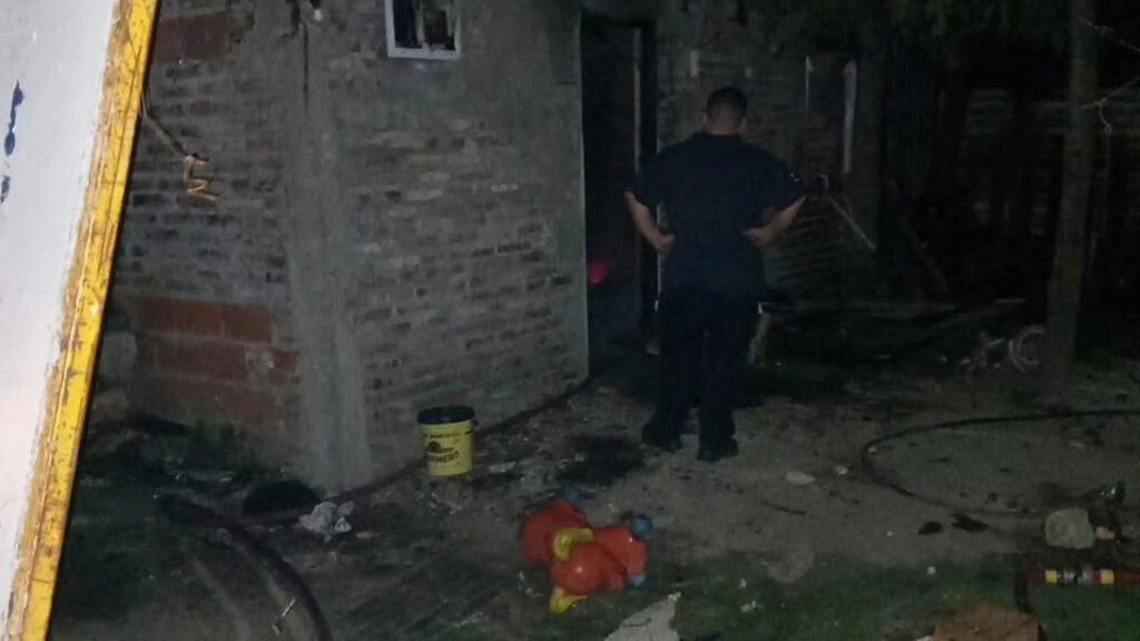 Grandes pérdidas materiales por un incendio en Longchamps