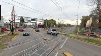 Paso nivel de la avenida San Martín, Almirante Brown
