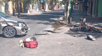 Choque entre moto y auto en Monte grande