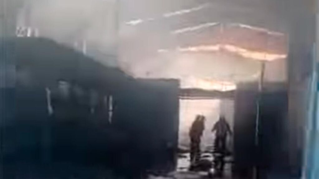 Incendio en una fábrica de Lomas de Zamora