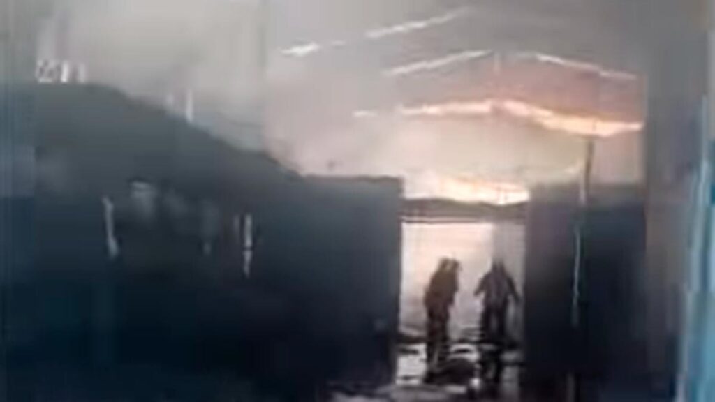 Incendio en una fábrica de Lomas de Zamora