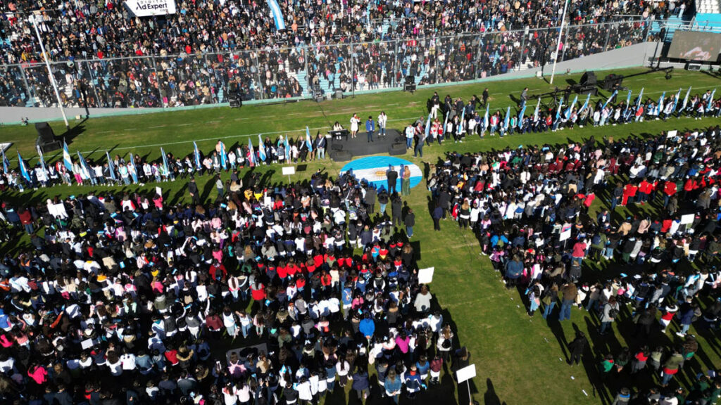 promesa bandera Racing