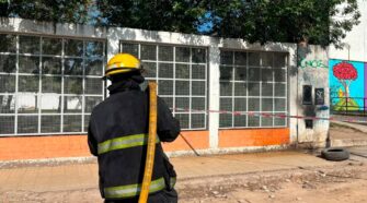 Incendio del tendido eléctrico en una escuela de esteban Echeverría