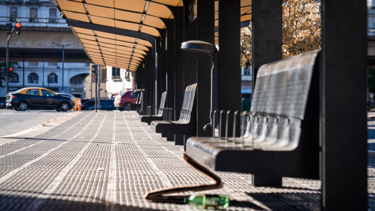 Colectivos en el AMBA: se desplomó la cantidad de pasajeros y las líneas bonaerenses son las más afectadas