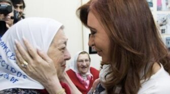 Cristina con abuelas y madres de plaza de mayo