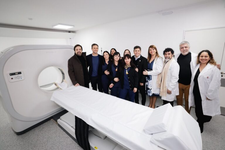 Kicillof inauguró una nueva sala de Tomografía en el Hospital Ramón Carrillo de San Vicente y entregó mas de 700 escrituras