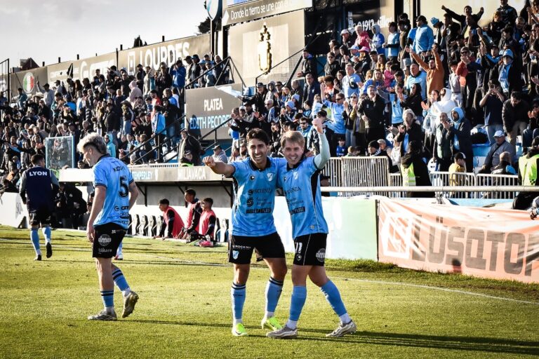 Temperley dio vuelta el resultado a Midland, no se rinde y quiere pelear arriba