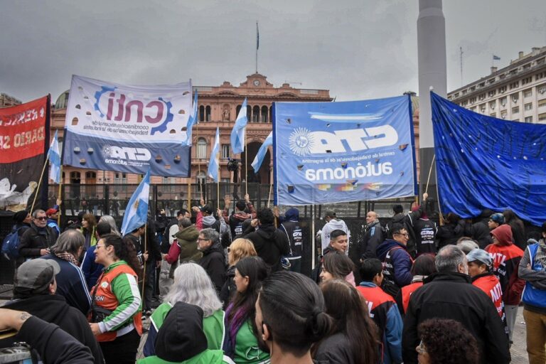 Crece el malestar social: el reclamo toma las calles