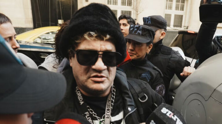 Arrancó el juicio contra Pity Álvarez: de quedarse dormido a la promesa de declarar “más adelante”