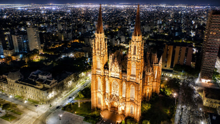 Tras superar a Notre Dame y Florencia, la catedral de La Plata fue elegida la más linda del mundo