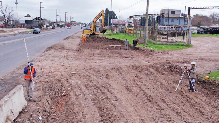 Avanzan las colectoras sobre Ruta 4 en Almirante Brown