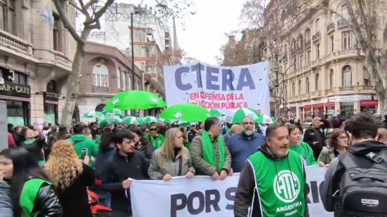 CTERA marcha por la educación pública y denuncia “salarios de hambre”