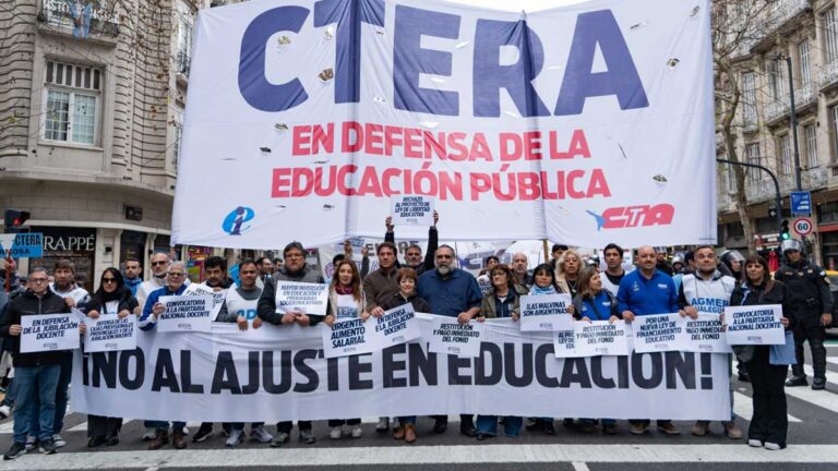 CTERA valoró “la contundencia del paro” y la masiva movilización