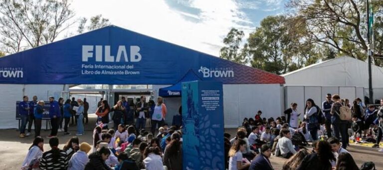 La Feria Internacional del Libro de Almirante Brown desembarcó en Don Orione