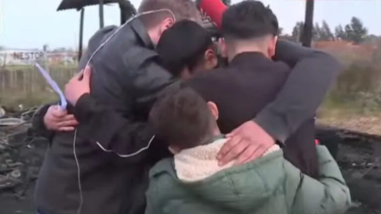 Una familia perdió todo en un incendio en Guernica y recibió una casa como donación