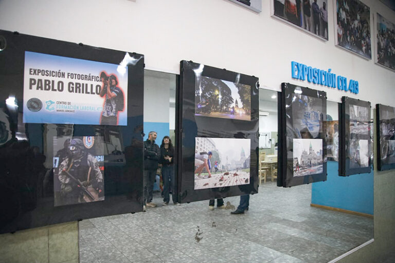 Pablo Grillo inauguró en Avellaneda una muestra con las fotos del día en que fue reprimido